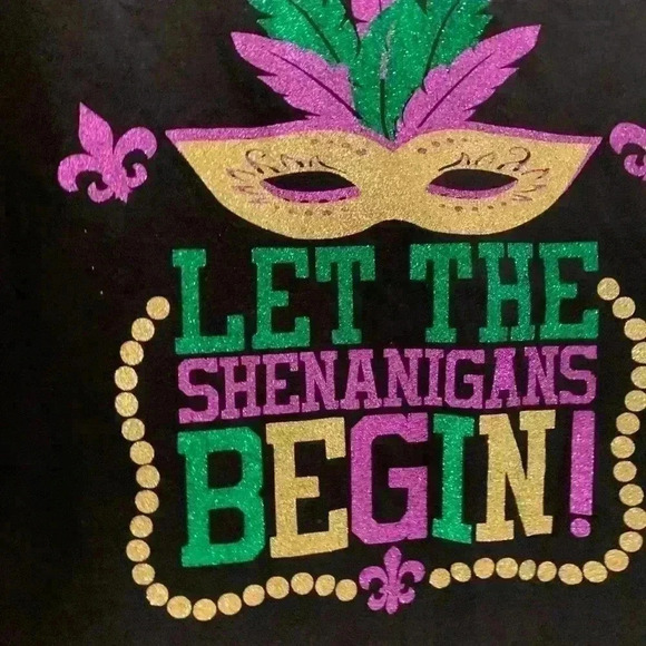 🔥2/40$🔥NWOT Mardi Gras sparkling t-shirt - Picture 3 of 5